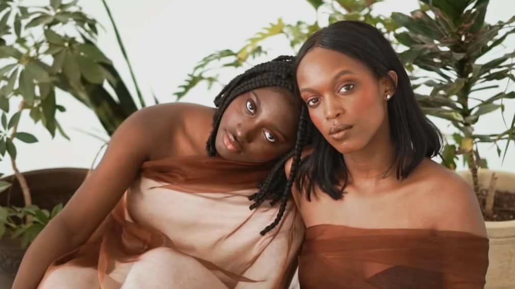 2 jeunes femmes noires africaines